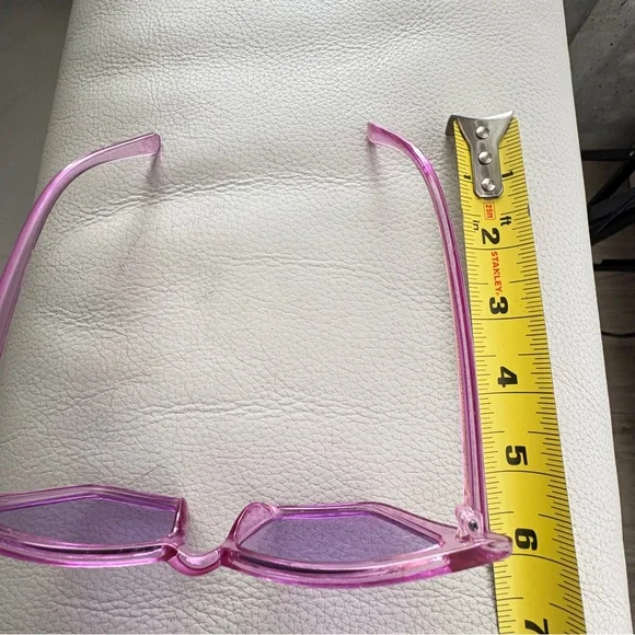 Retro Purple Lilac Translucent Cat-Eye Sunglasses | Trendy Y2K Aesthetic Eyewear - Picture 6 of 9